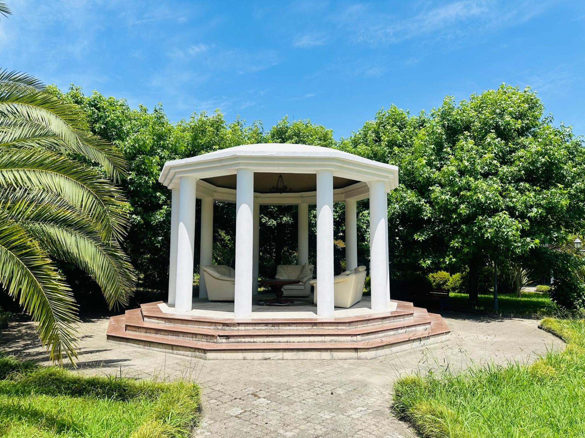 Claude Monet Beach Hotel Ureki Exterior foto