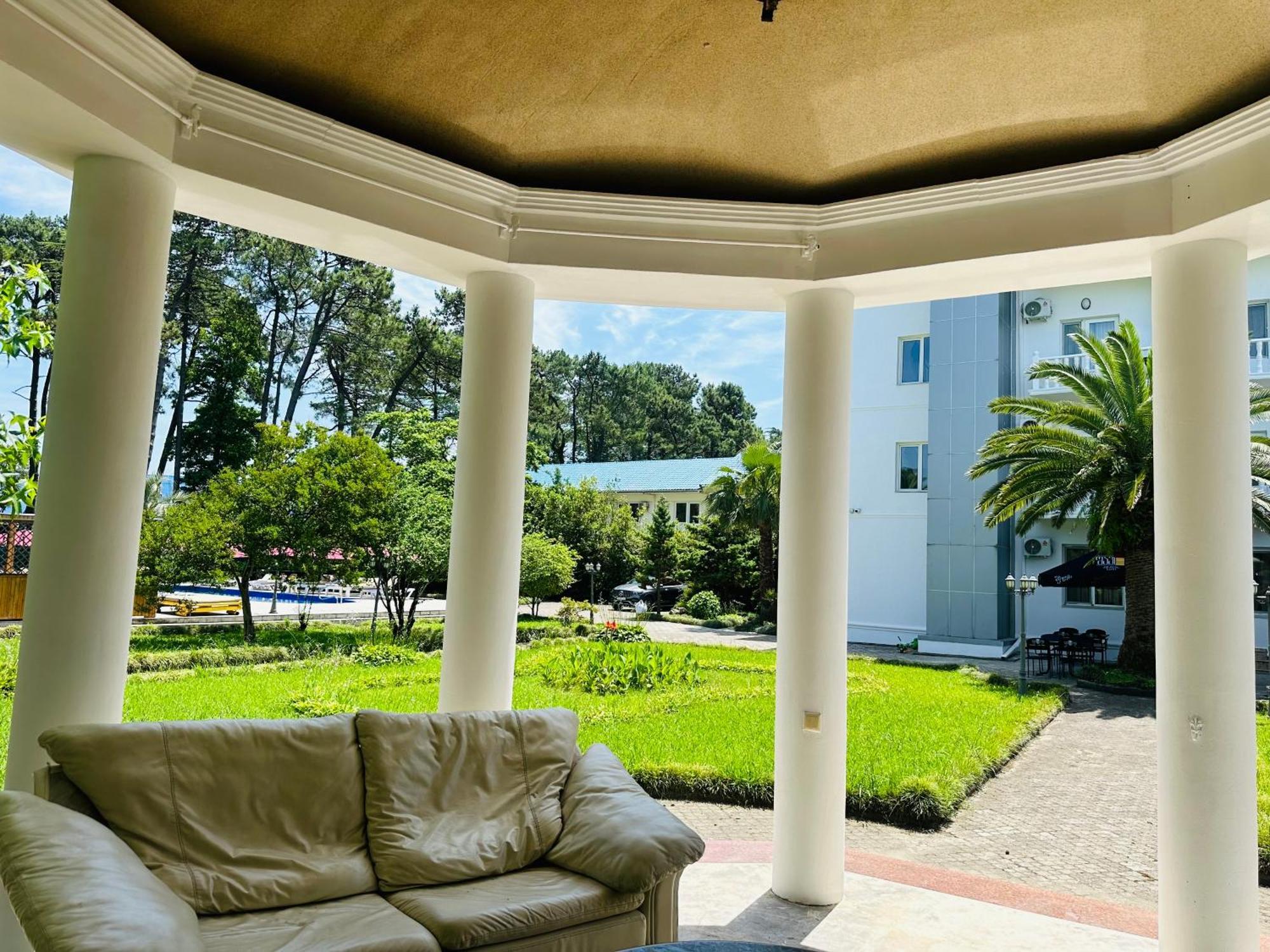 Claude Monet Beach Hotel Ureki Exterior foto